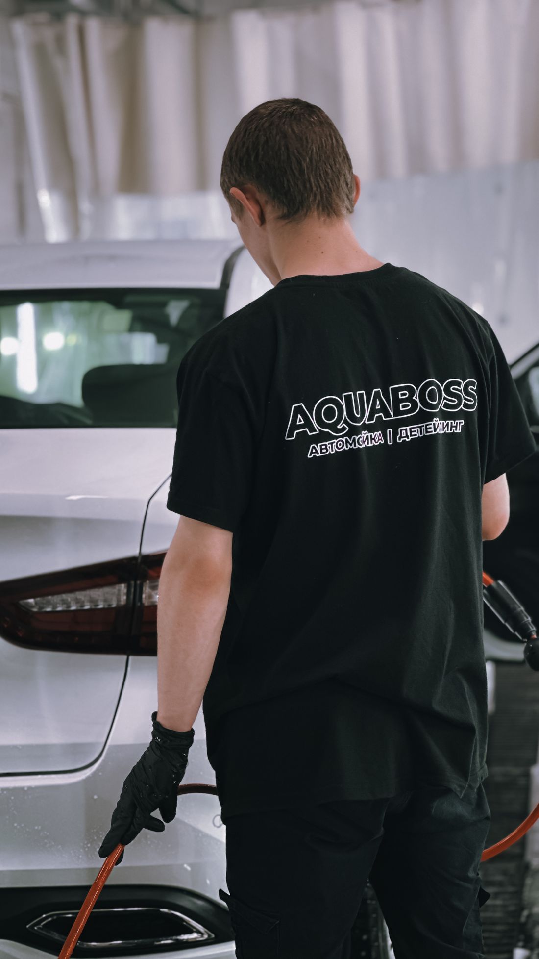 Interieur van een wagen wordt professioneel gereinigd